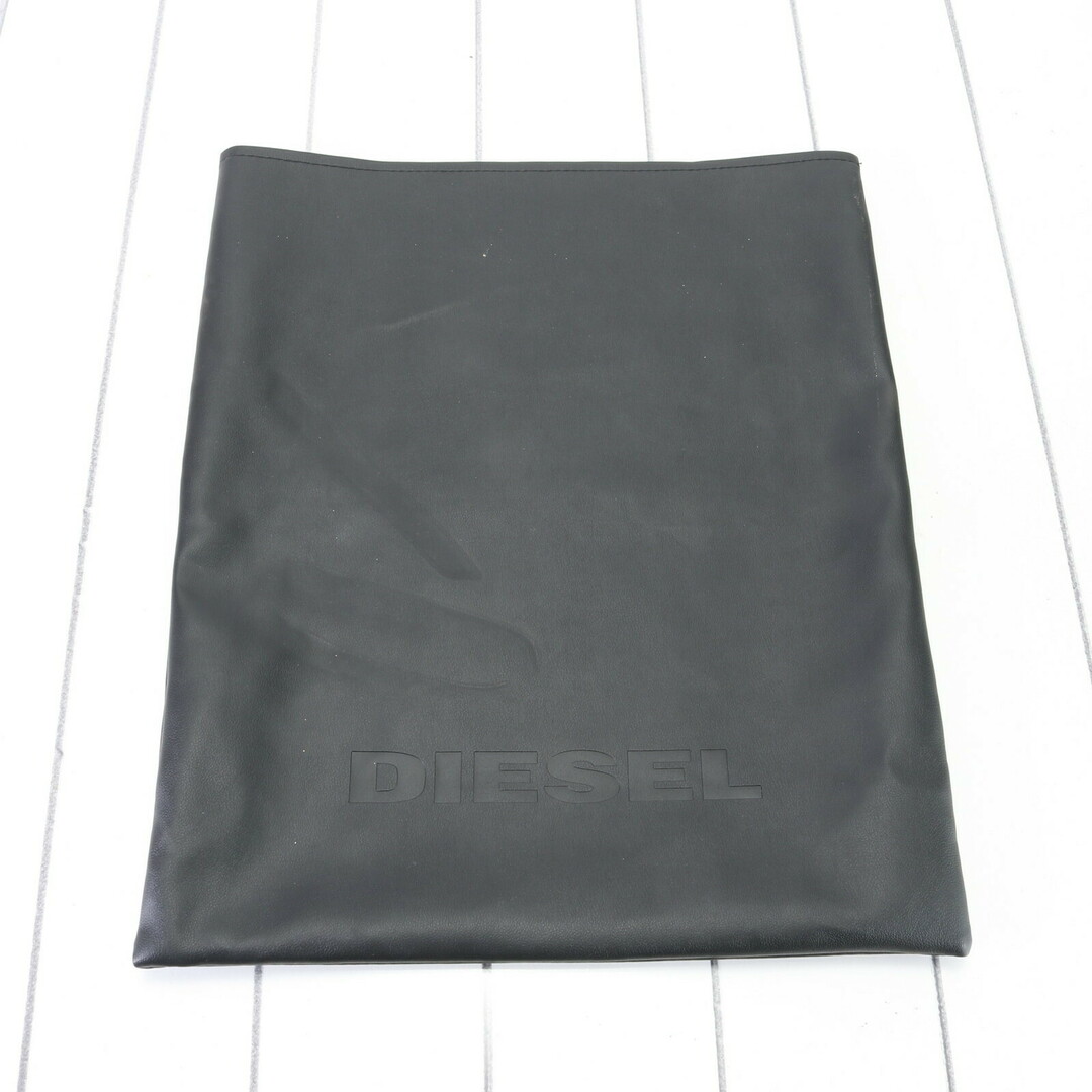 DIESEL(ディーゼル)の美品 ディーゼル 袋 エンボス ロゴ レザー 調 保存袋 ショッパー バッグ シューズ ブラック 黒 A4 メンズ レディース EHM 1205-H78 メンズのバッグ(その他)の商品写真