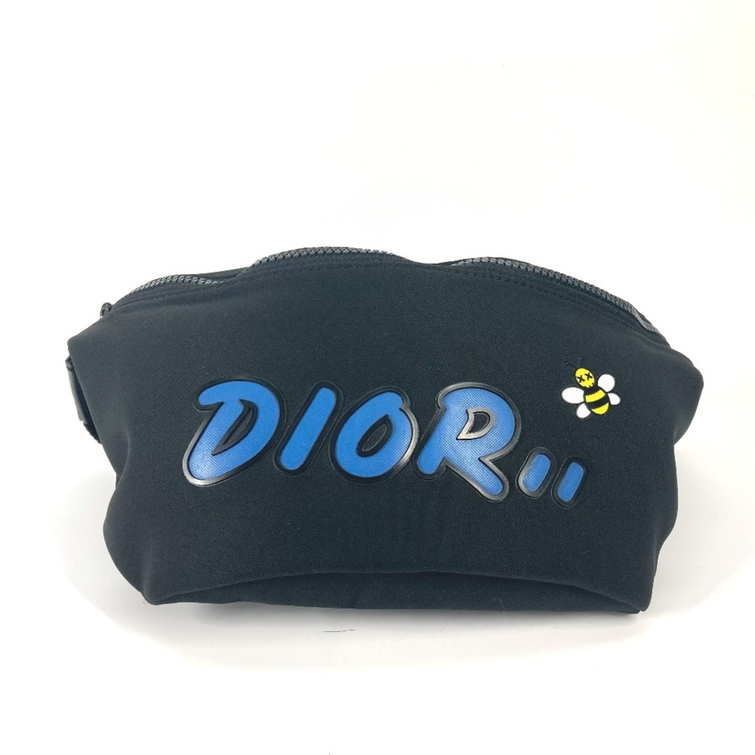 Dior(ディオール)のディオール Dior KAWSコラボ カウズ BEE 蜂 ビー ショルダーバッグ ウエストバッグ カバン ボディバッグ ナイロン ブラック 新品同様 メンズのバッグ(ボディーバッグ)の商品写真