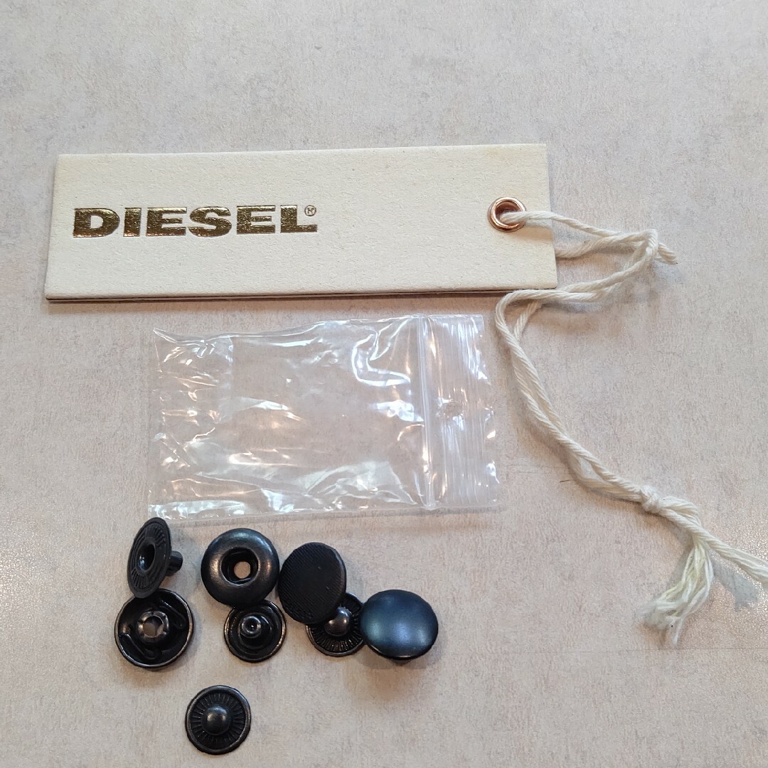 DIESEL(ディーゼル)のDIESEL ボタン ハンドメイドの素材/材料(各種パーツ)の商品写真