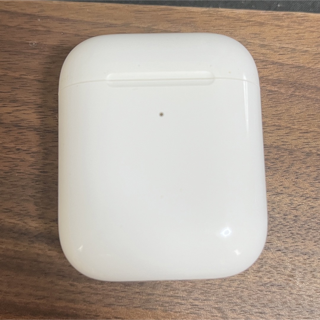 Apple(アップル)のAirPods （第2世代）純正（シリアル番号あり） スマホ/家電/カメラのオーディオ機器(ヘッドフォン/イヤフォン)の商品写真