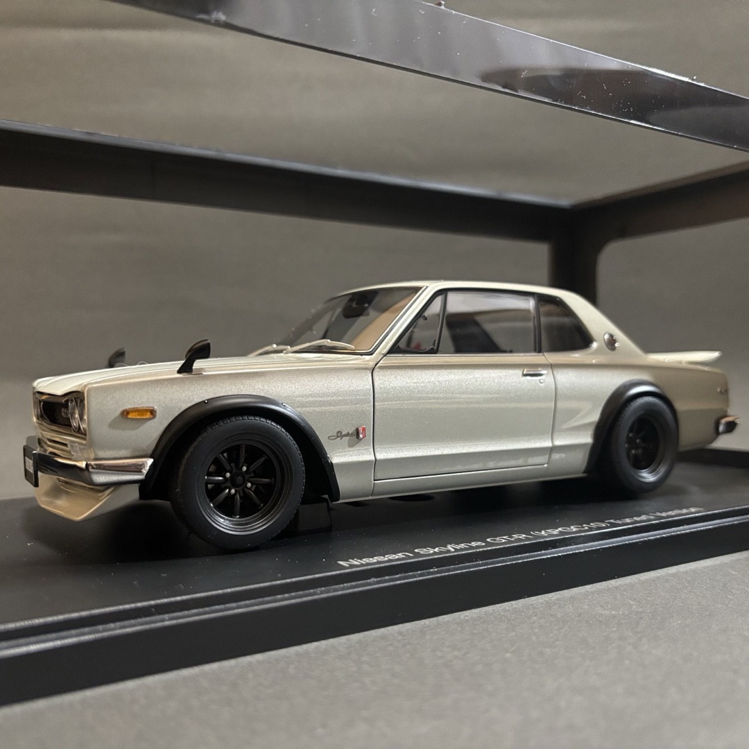 AUTOart(オートアート)のAUTO art Skyline GT-R(KPGC10)Tuned Ver. エンタメ/ホビーのおもちゃ/ぬいぐるみ(ミニカー)の商品写真