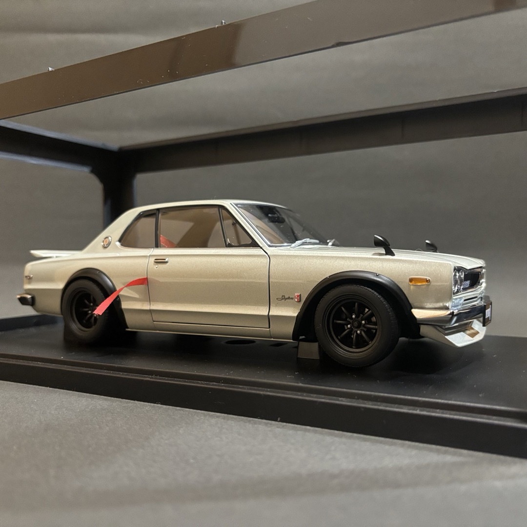 AUTOart(オートアート)のAUTO art Skyline GT-R(KPGC10)Tuned Ver. エンタメ/ホビーのおもちゃ/ぬいぐるみ(ミニカー)の商品写真