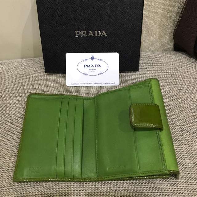 PRADA(プラダ)のプラダ二つ折り財布（正規品） レディースのファッション小物(財布)の商品写真