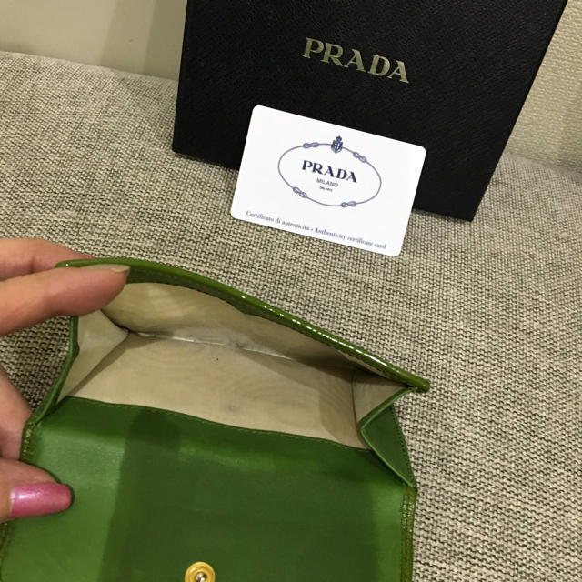 PRADA(プラダ)のプラダ二つ折り財布（正規品） レディースのファッション小物(財布)の商品写真