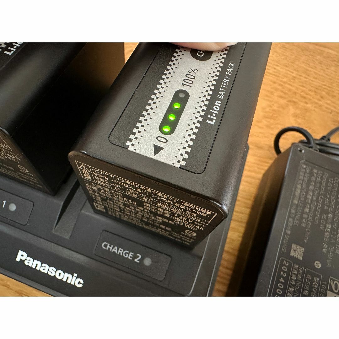 Panasonic(パナソニック)のPanasonic AG-VBR59 バッテリー AG-BRD50 チャージャー スマホ/家電/カメラのカメラ(その他)の商品写真