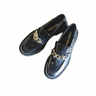 ザラ(ZARA)のZARA トラックソール ビットチェーンローファーシューズ(スリッポン/モカシン)