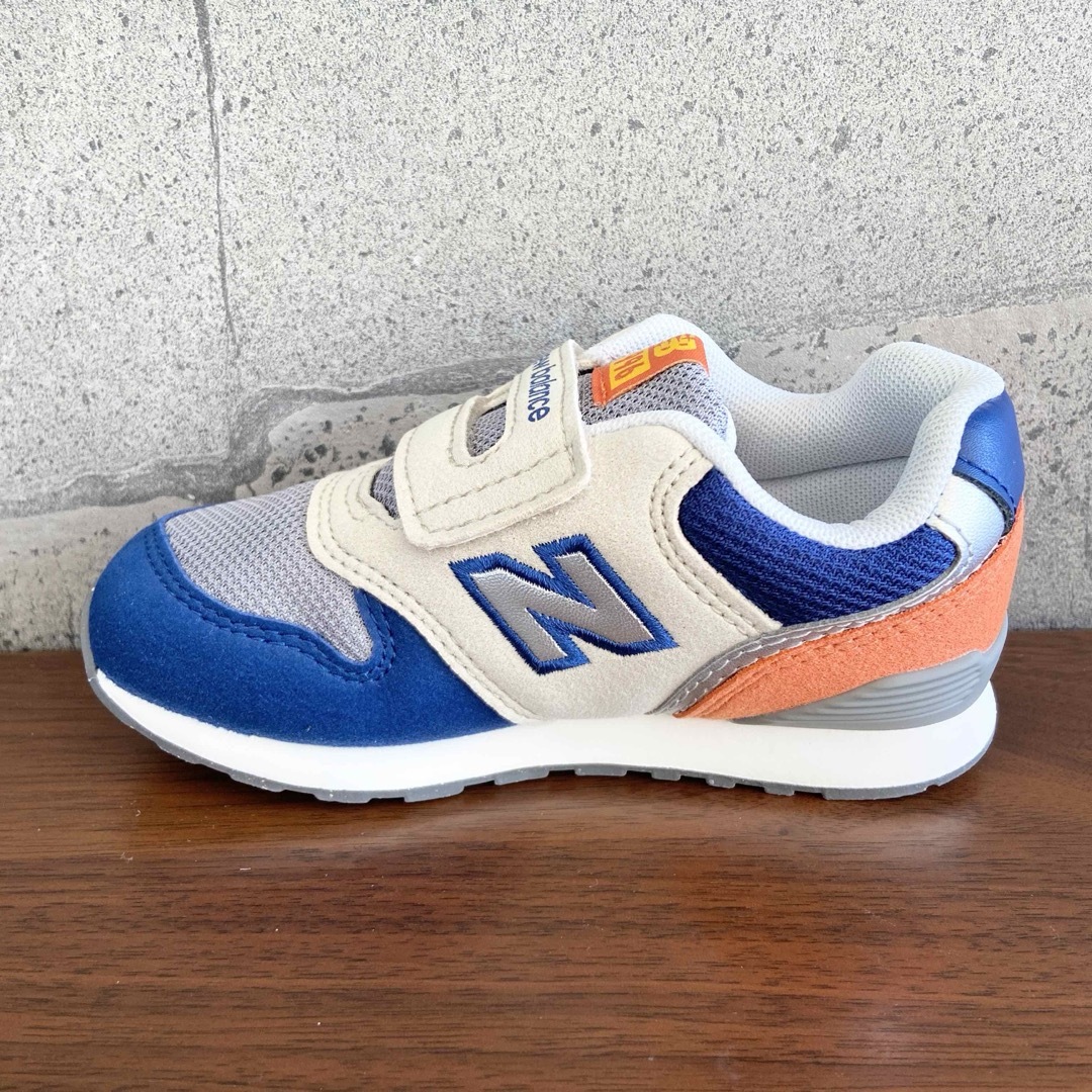 New Balance(ニューバランス)の【新品】14.5センチ ブルー×オレンジ ニューバランス スニーカー キッズ キッズ/ベビー/マタニティのキッズ靴/シューズ(15cm~)(スニーカー)の商品写真