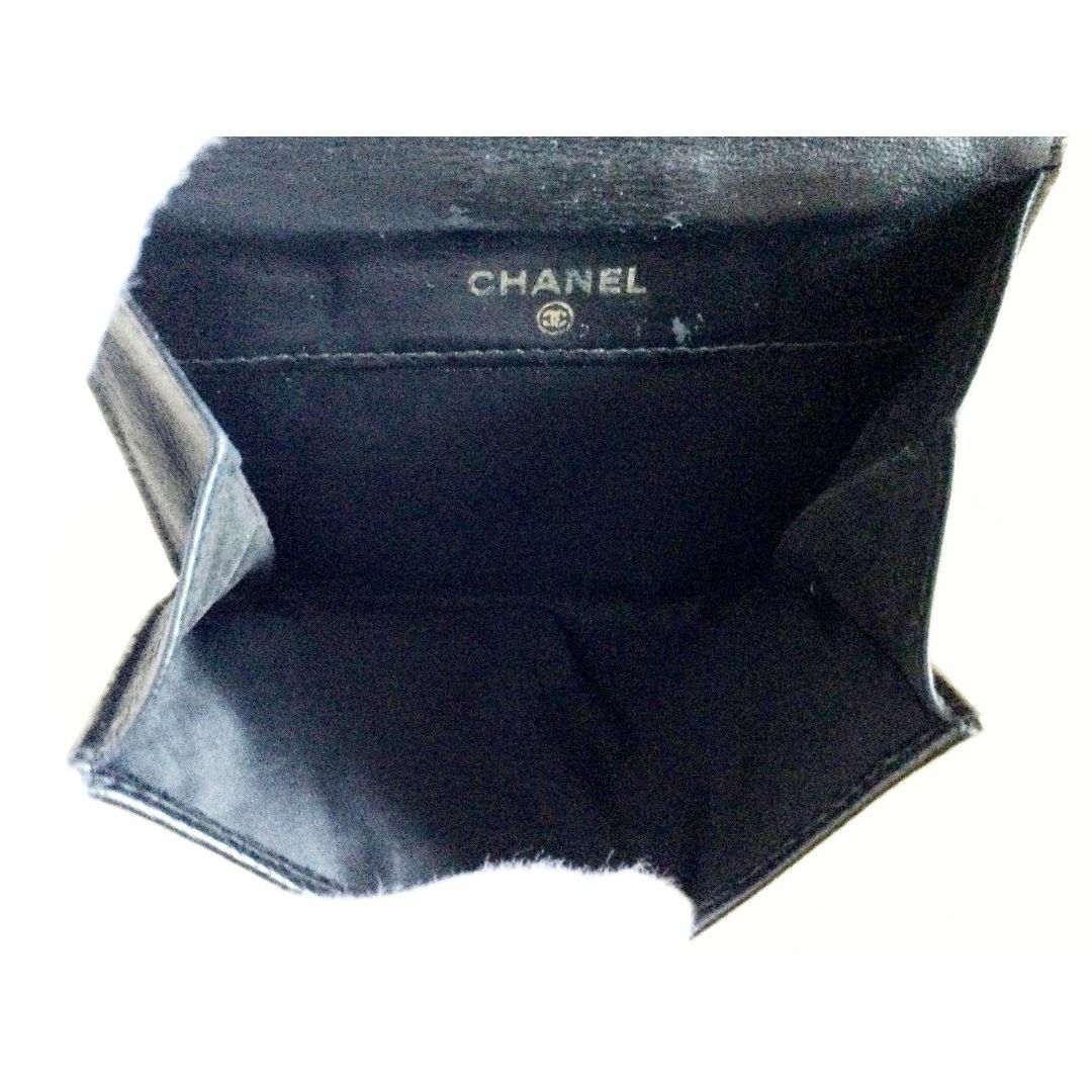 CHANEL(シャネル)の美品CHANEL シャネル ココマーク キャビアスキン 二つ折り 財布 ブラック レディースのファッション小物(財布)の商品写真