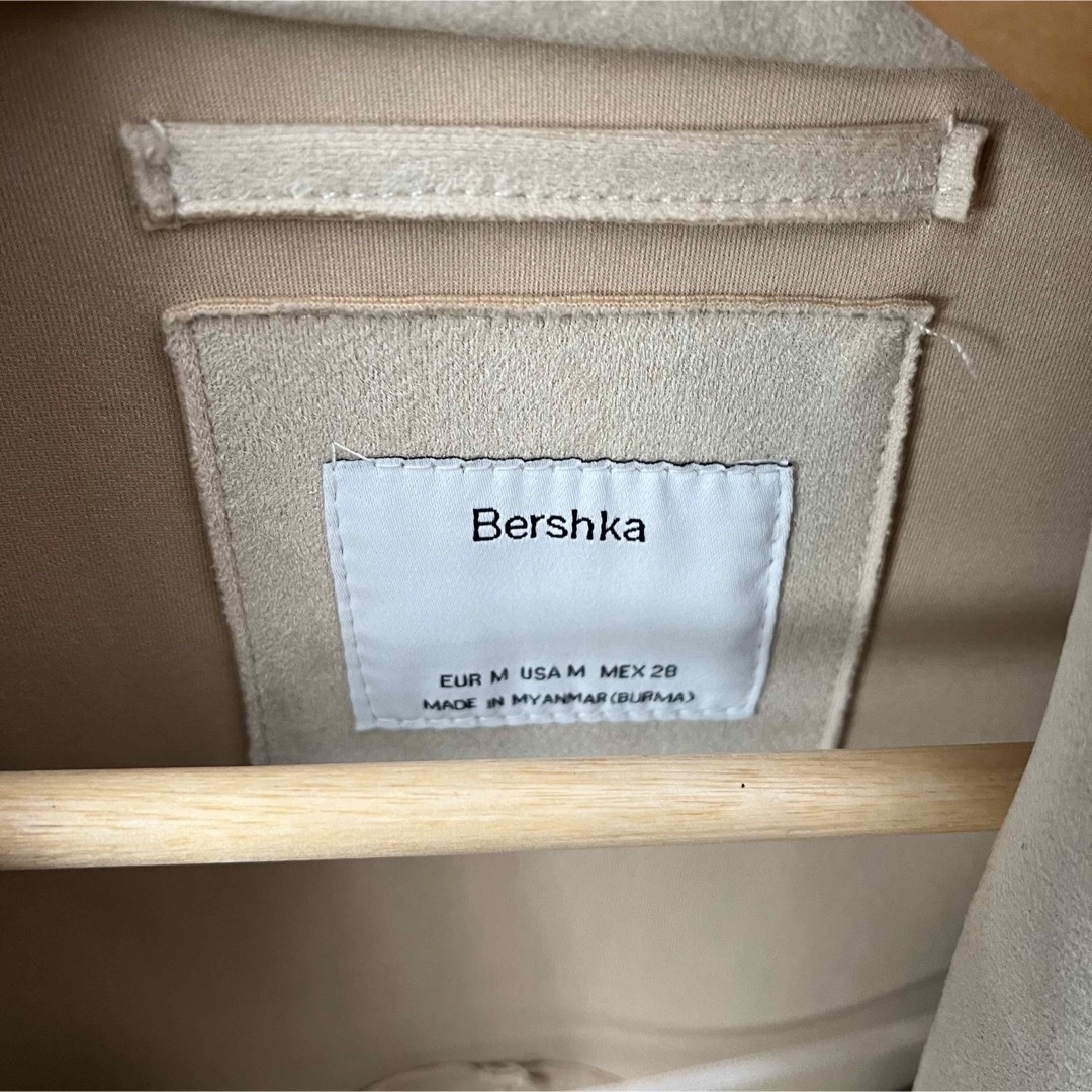 Bershka(ベルシュカ)のベルシュカ スウェード  コート テーラードコート スエード トレンチコート レディースのジャケット/アウター(トレンチコート)の商品写真