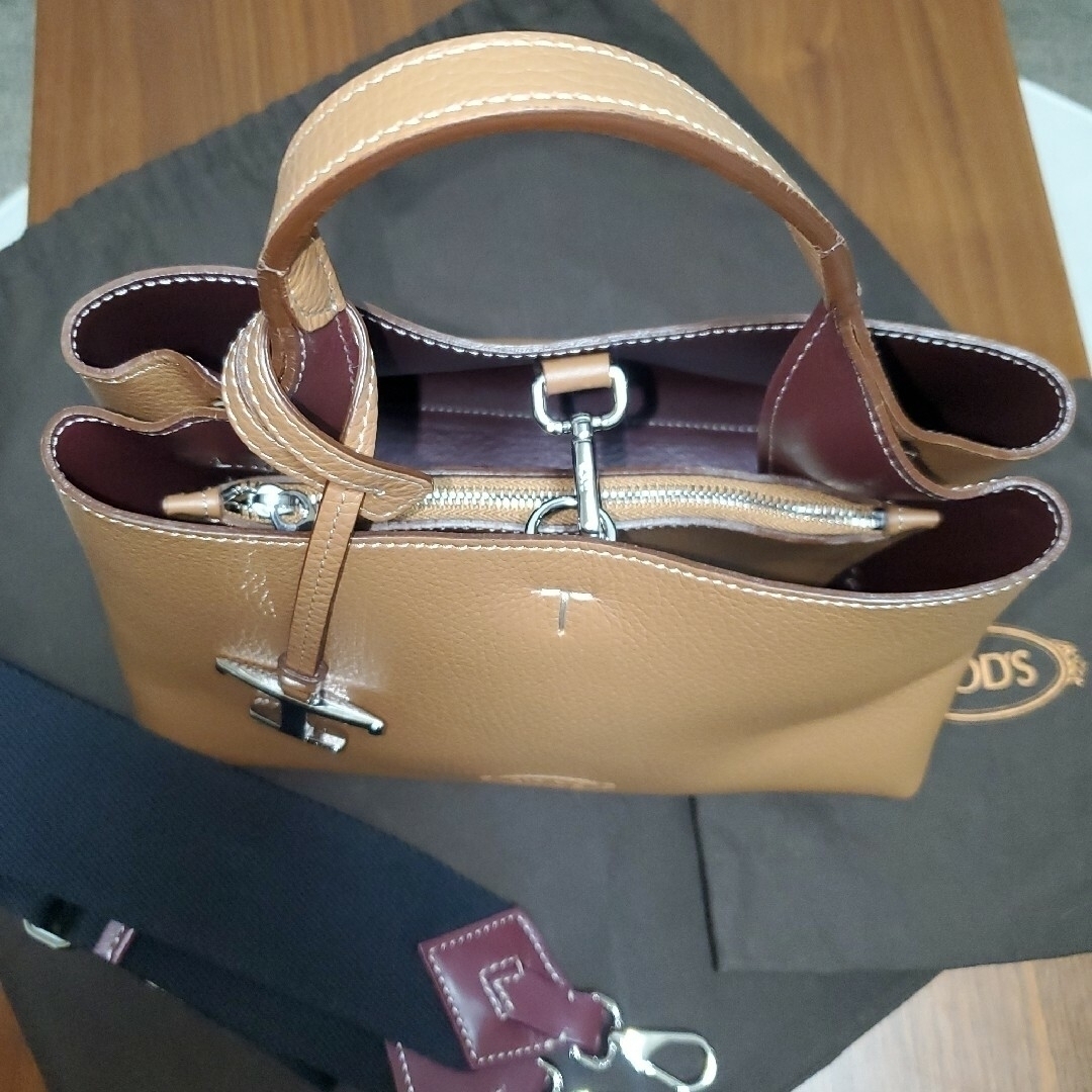 TOD'S(トッズ)のTOD'S　Tタイムレス　レザーバッグ　マイクロ　ショルダーバッグ レディースのバッグ(ショルダーバッグ)の商品写真