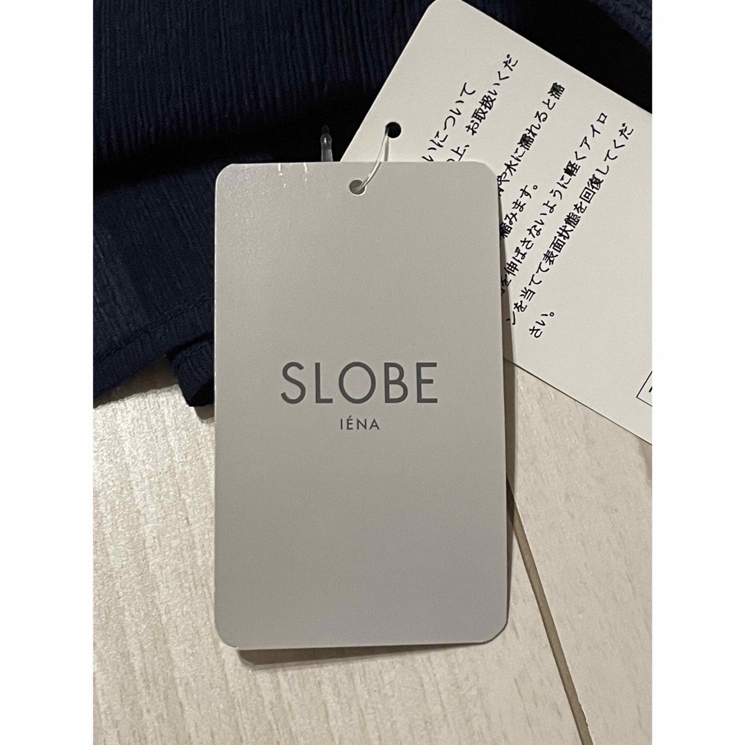 SLOBE IENA(スローブイエナ)の【新品タグ付】SLOBE IENAブラウス（ネイビー） レディースのトップス(シャツ/ブラウス(長袖/七分))の商品写真