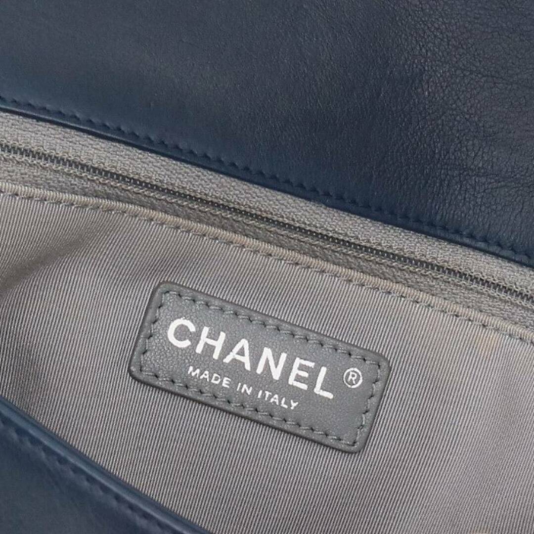 CHANEL(シャネル)のシャネル  ボーイシャネル マトラッセココマークレザーショルダーバッグ メンズ メンズのバッグ(ショルダーバッグ)の商品写真