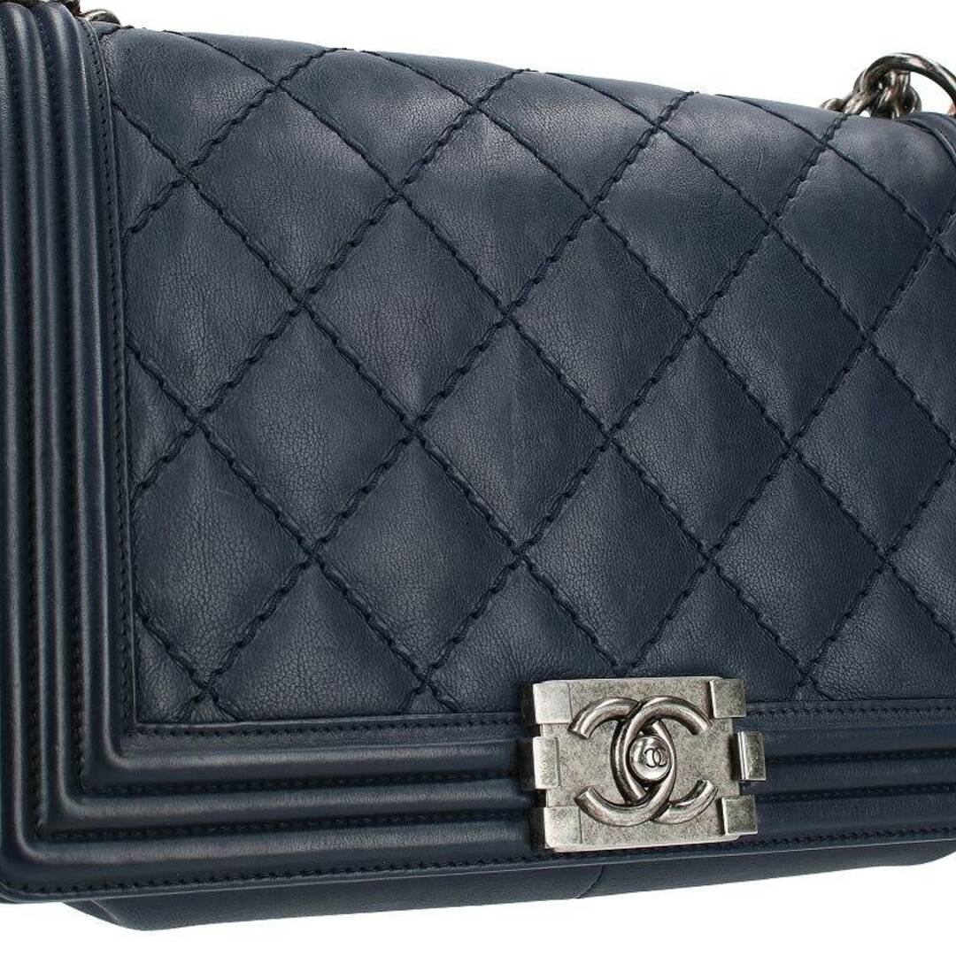 CHANEL(シャネル)のシャネル  ボーイシャネル マトラッセココマークレザーショルダーバッグ メンズ メンズのバッグ(ショルダーバッグ)の商品写真