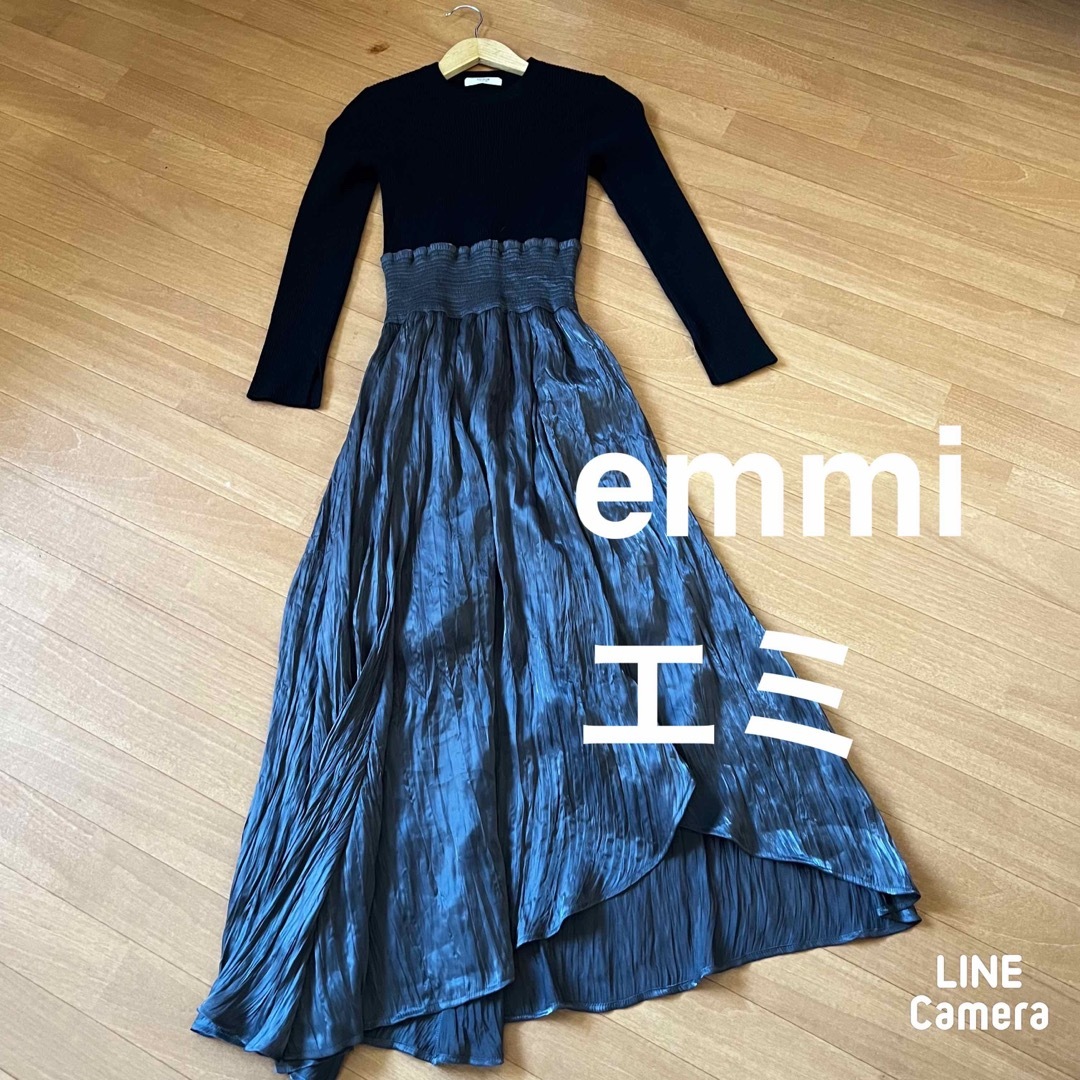 emmi(エミ)のエミ　emmi アシメントリーニットワンピース レディースのワンピース(ロングワンピース/マキシワンピース)の商品写真