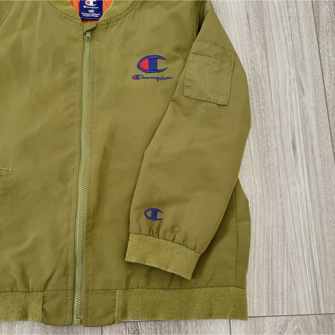 Champion(チャンピオン)の★即購入大歓迎★champion★キッズ　アウター　ジャンパー　120 カーキ キッズ/ベビー/マタニティのキッズ服女の子用(90cm~)(ジャケット/上着)の商品写真