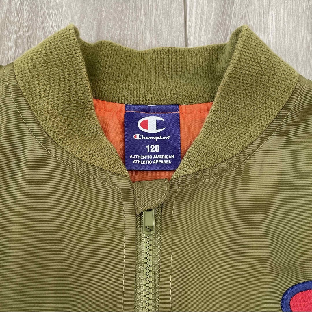 Champion(チャンピオン)の★即購入大歓迎★champion★キッズ　アウター　ジャンパー　120 カーキ キッズ/ベビー/マタニティのキッズ服女の子用(90cm~)(ジャケット/上着)の商品写真