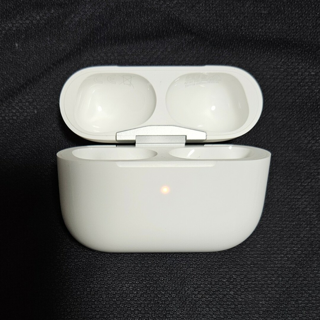 Apple(アップル)の【中古】Airpods Pro 第一世代ケース【美品】 スマホ/家電/カメラのオーディオ機器(ヘッドフォン/イヤフォン)の商品写真