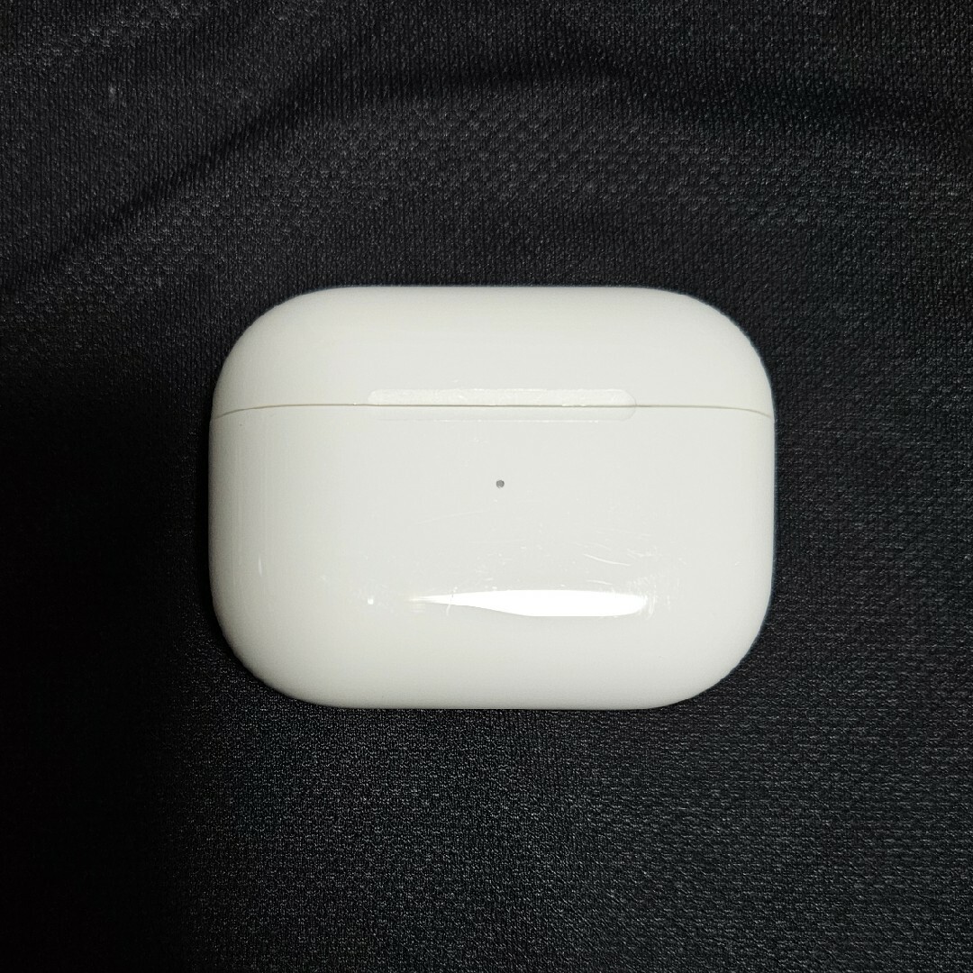 Apple(アップル)の【中古】Airpods Pro 第一世代ケース【美品】 スマホ/家電/カメラのオーディオ機器(ヘッドフォン/イヤフォン)の商品写真