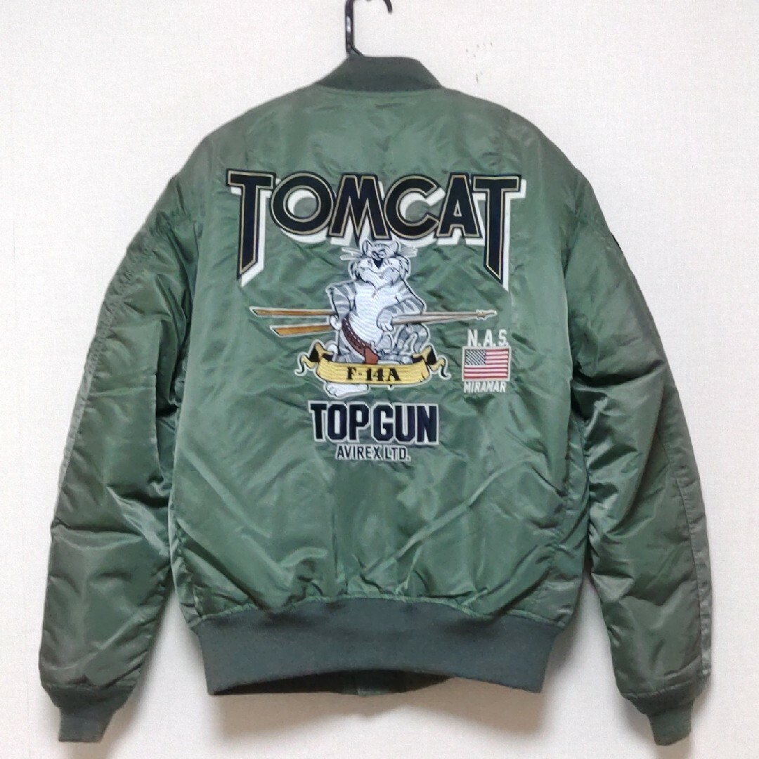 AVIREX(アヴィレックス)のアヴィレックス MA-1 TOP GUN/TOMCAT 刺繍【SAGE★XL】 メンズのジャケット/アウター(フライトジャケット)の商品写真