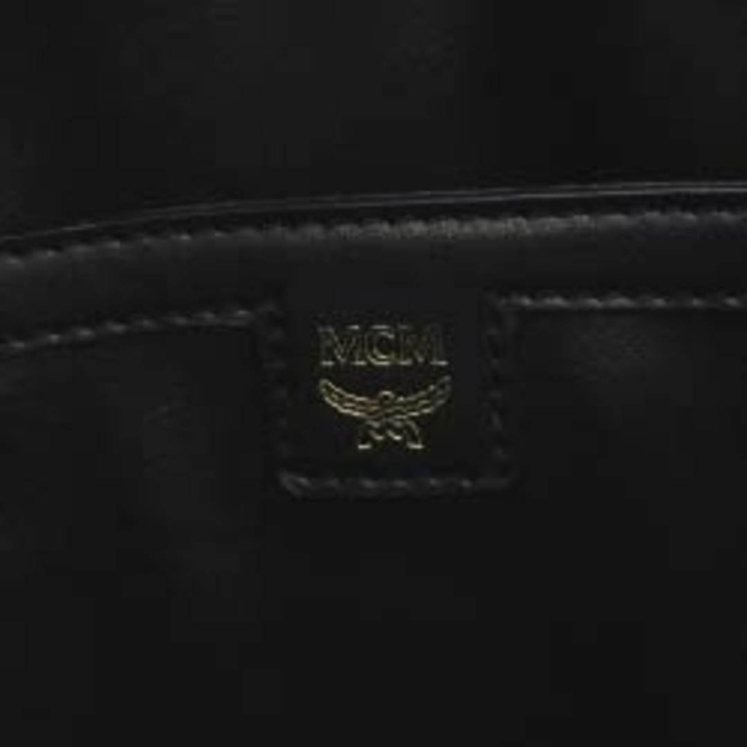 MCM(エムシーエム)のエムシーエム リュックサック デイパック レザー ヴィトセス柄 スタッズ 茶色 メンズのバッグ(バッグパック/リュック)の商品写真