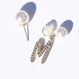 lutua stella イニシャルピアス(ピアス)