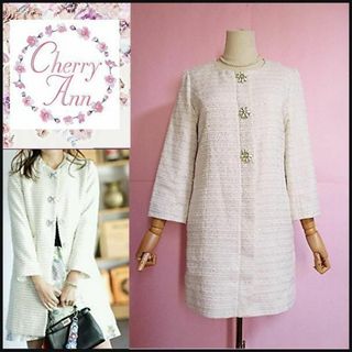 チェリーアン(cherry Ann)の【チェリーアン】スプリングコート　ノーカラージャケット　ビジューボタン(スプリングコート)