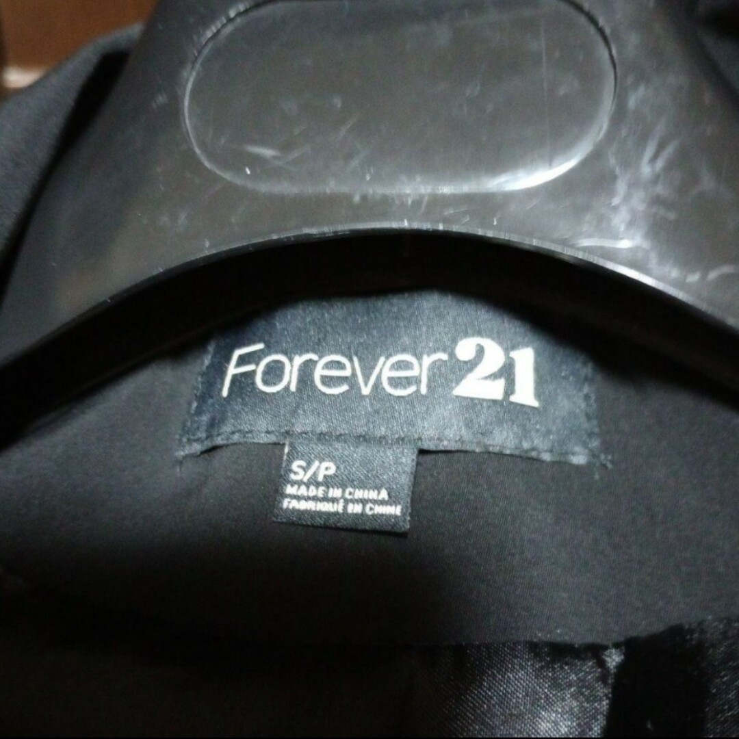 FOREVER 21(フォーエバートゥエンティーワン)のレディースジャケット レディースのジャケット/アウター(その他)の商品写真