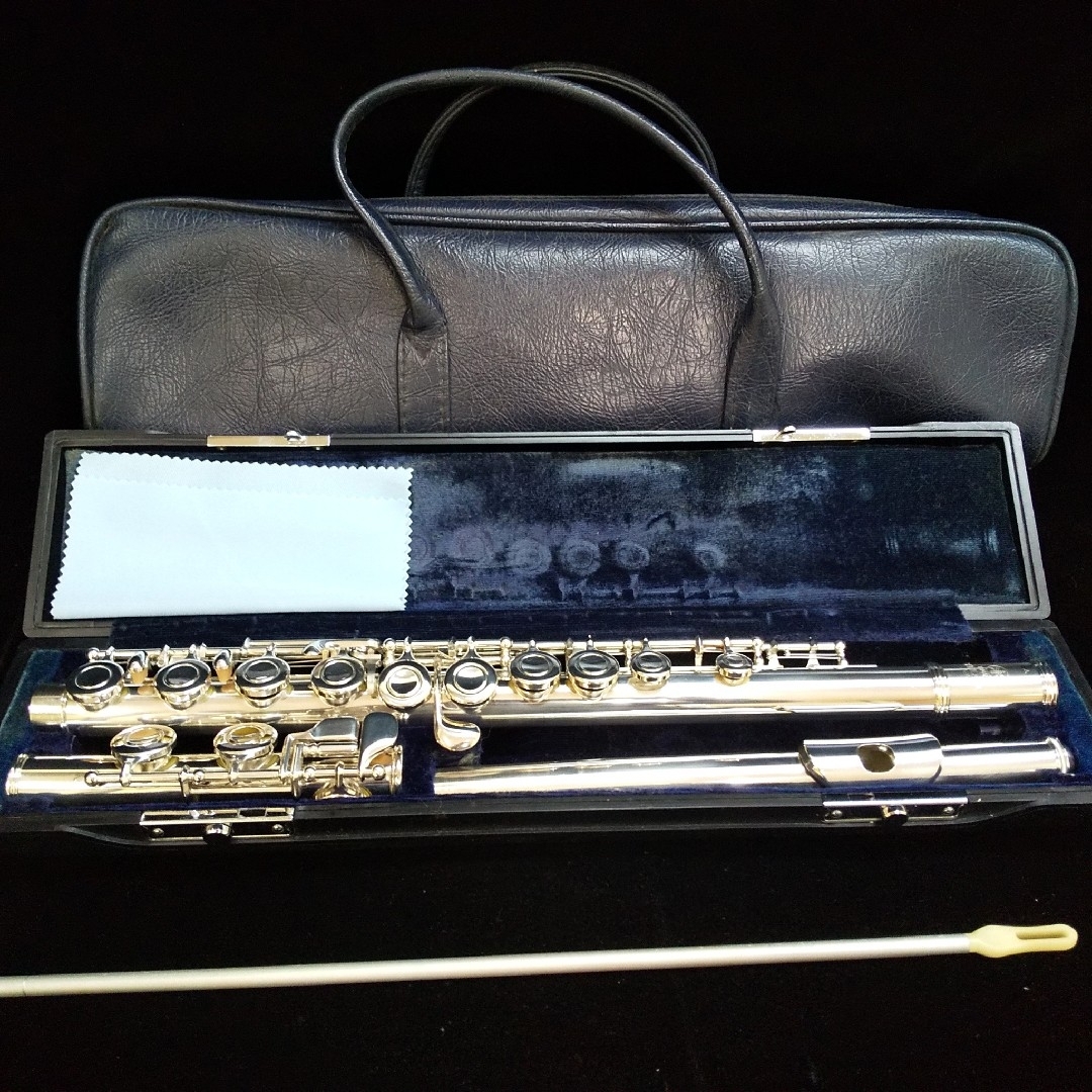 ヤマハ(ヤマハ)の超美品‼️よく鳴ります‼️頭部管銀製ヤマハフルートYFL31 Eメカ 楽器の管楽器(フルート)の商品写真