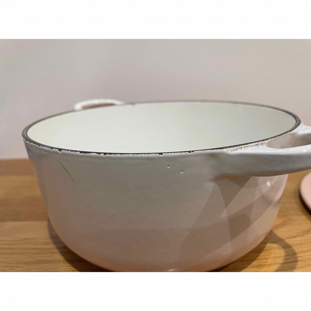 LE CREUSET(ルクルーゼ)のLE CREUSET ルクルーゼ ココットロンド 20 パウダーピンク　pink インテリア/住まい/日用品のキッチン/食器(鍋/フライパン)の商品写真