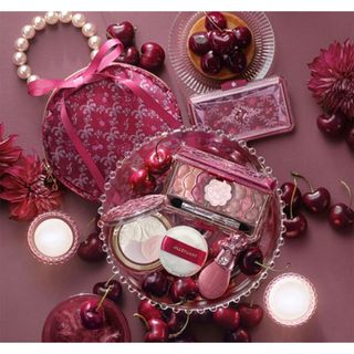 Les Merveilleuses LADUREE - レ・メルヴェイユーズ ラデュレ 2020 Les Merveilleuses LADUREE - レ・メルヴェイユーズ ラデュレ 2020