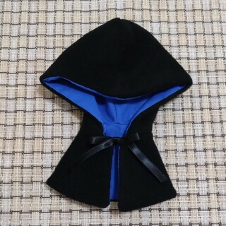 ぬいぐるみ用 大きめ☆フード付きケープ ポンチョ 黒 × 青色 ぬいコスチューム(その他)