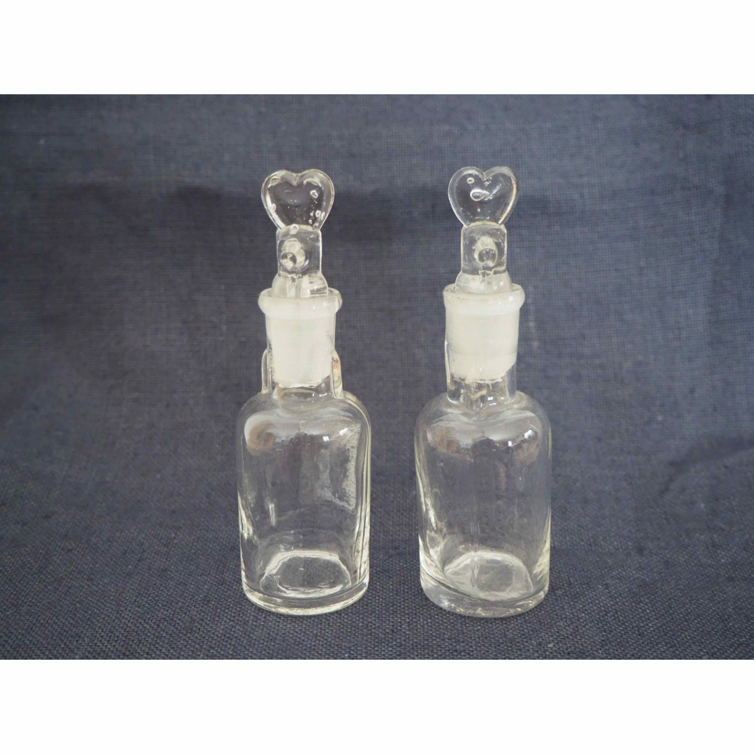 2点セット 昭和レトロ 薬瓶 メディシンボトル ビンテージ vintage 気泡 エンタメ/ホビーの美術品/アンティーク(ガラス)の商品写真
