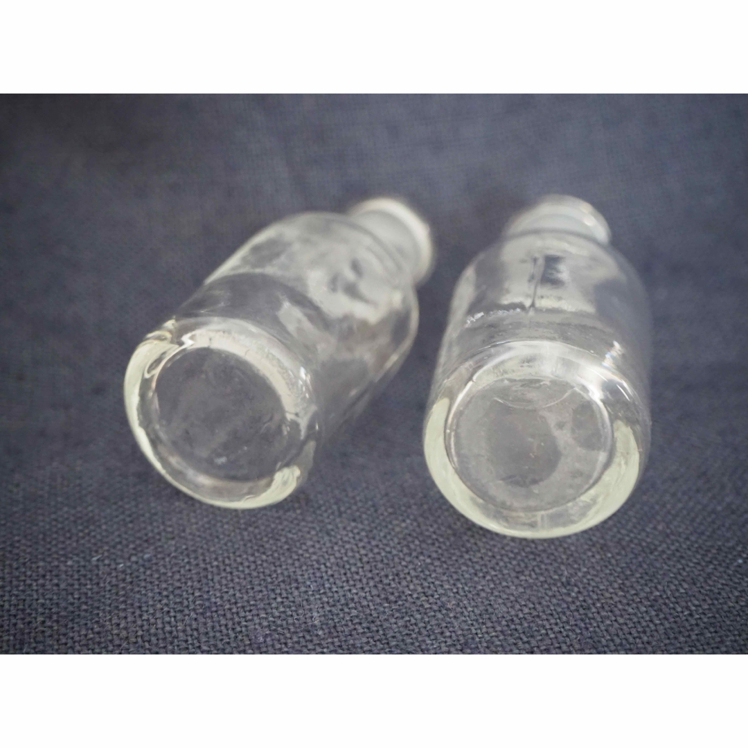 2点セット 昭和レトロ 薬瓶 メディシンボトル ビンテージ vintage 気泡 エンタメ/ホビーの美術品/アンティーク(ガラス)の商品写真