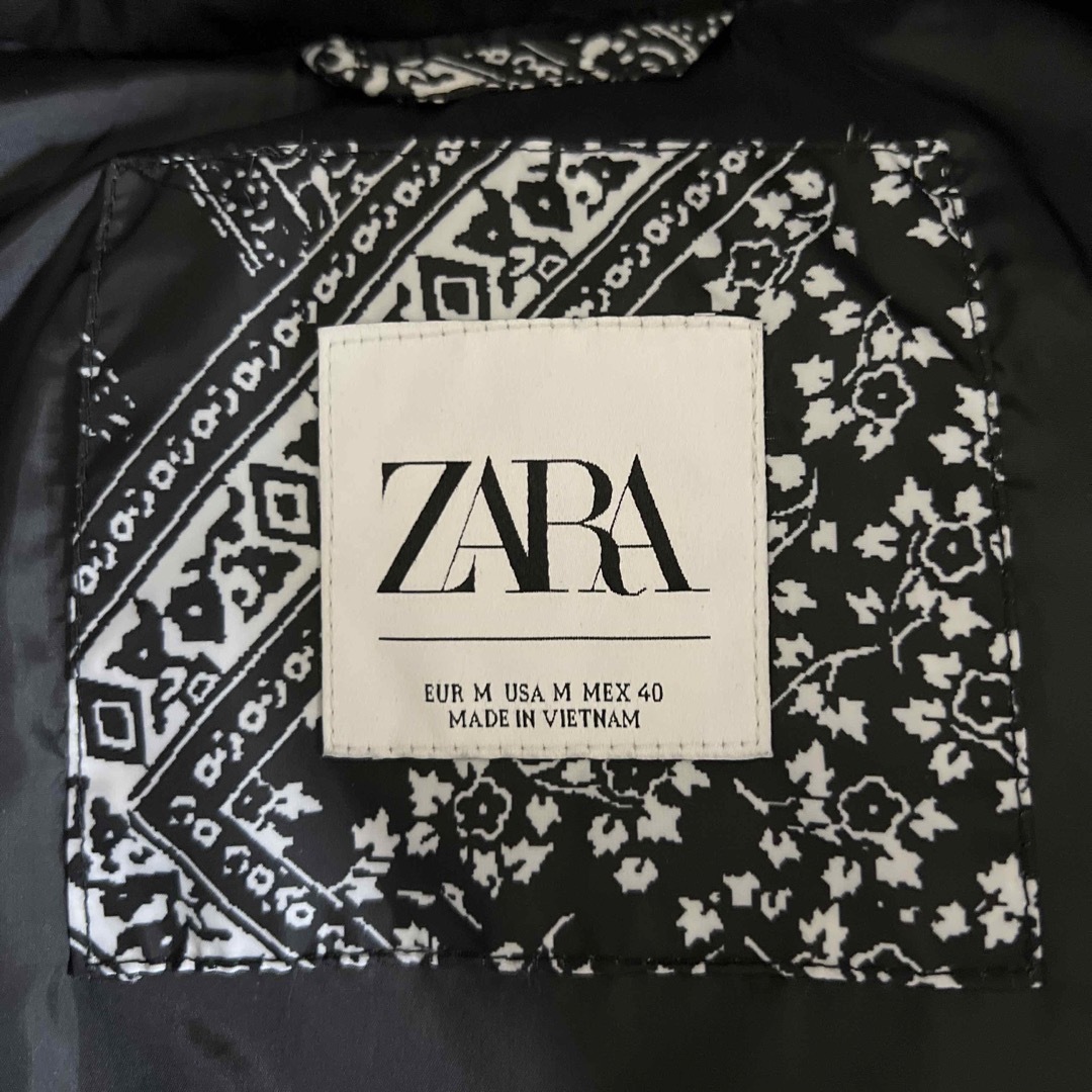 ZARA(ザラ)のzara (ザラ)ペイズリー柄ダウンジャケット　パフジャケット メンズのジャケット/アウター(ダウンジャケット)の商品写真