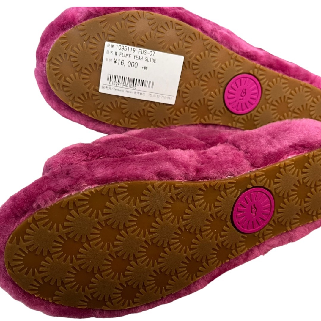 UGG AUSTRALIA(アグオーストラリア)の新品　アグ　UGG フラッフイヤーサンダル　ピンク　24cm レディースの靴/シューズ(サンダル)の商品写真