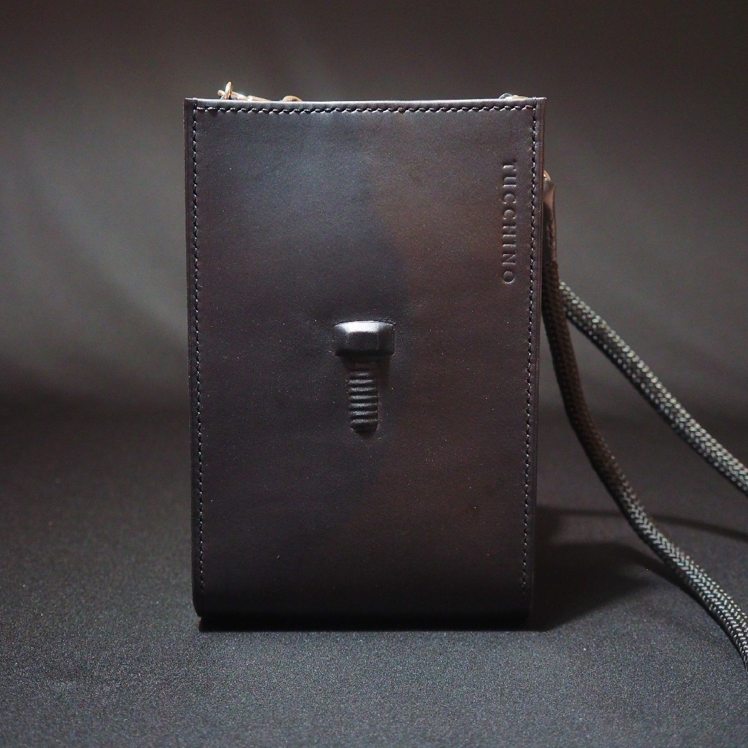 サコッシュ　スマホポシェット　ブラック　本革レザー　TUCCHINO ハンドメイドのファッション小物(ポーチ)の商品写真