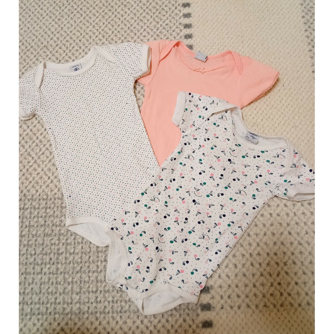 PETIT BATEAU(プチバトー)のプチバトー　ボディスーツ　ロンパース　肌着　半袖　夏　女の子 キッズ/ベビー/マタニティのベビー服(~85cm)(肌着/下着)の商品写真