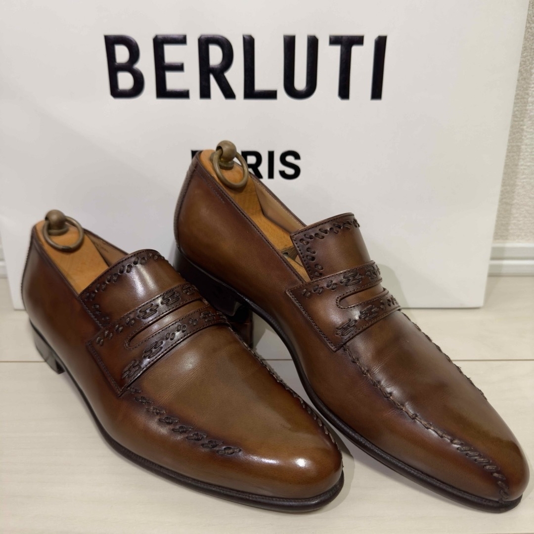 Berluti(ベルルッティ)の新品同様 ベルルッティ アンディ フィルダリアーヌ パティーヌレザーローファー メンズの靴/シューズ(ドレス/ビジネス)の商品写真