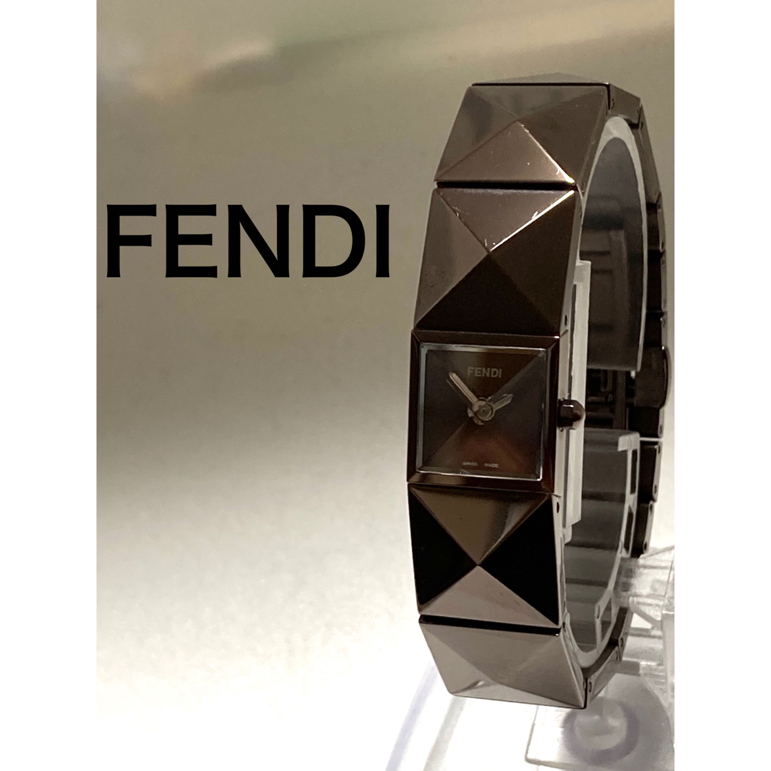 FENDI(フェンディ)の美品！　FENDI フェンディ　電池新品　レディース腕時計　ピラミッド型 レディースのファッション小物(腕時計)の商品写真