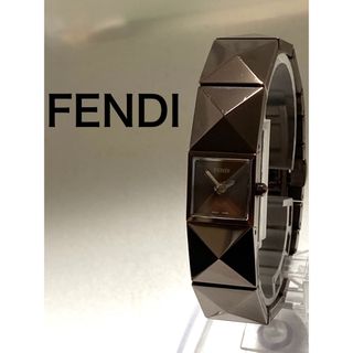 フェンディ(FENDI)の美品！　FENDI フェンディ　電池新品　レディース腕時計　ピラミッド型(腕時計)