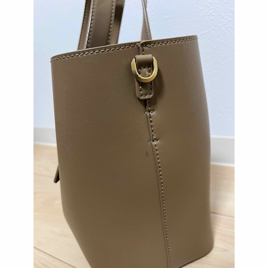 Charles and Keith(チャールズアンドキース)のダブルハンドル スローチーバッグ（Khaki） レディースのバッグ(ハンドバッグ)の商品写真