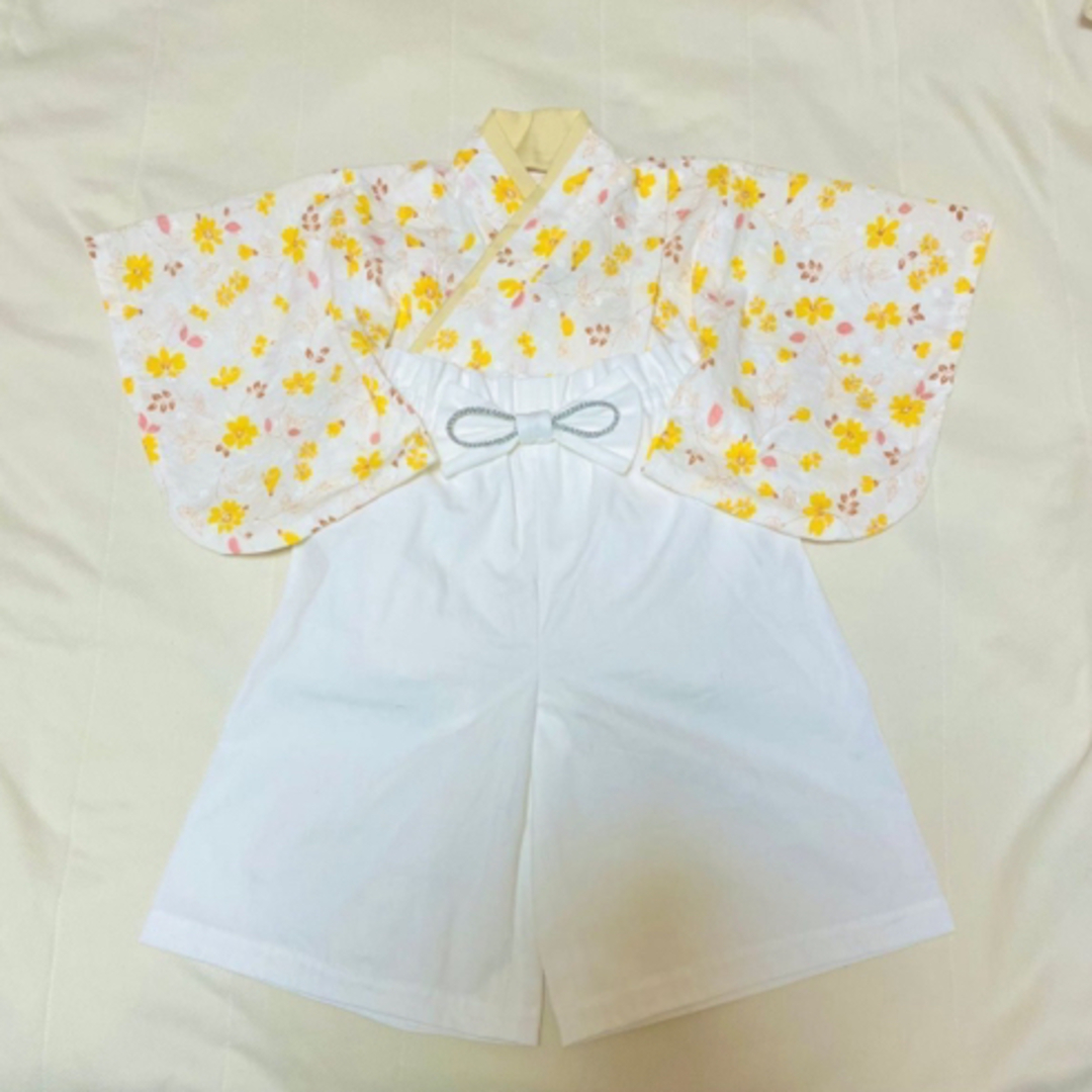 ベビー袴　ハンドメイド　ベビー着物　白地に淡い黄色い花柄　刺繍　60 70 80 ハンドメイドのキッズ/ベビー(その他)の商品写真