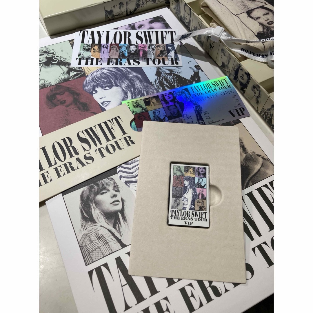 Taylor Swift  VIP限定グッズ　セット エンタメ/ホビーのタレントグッズ(ミュージシャン)の商品写真