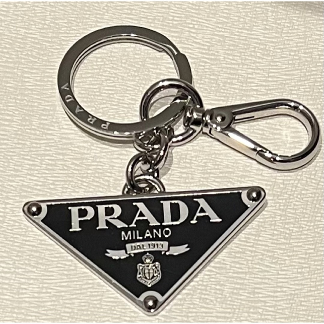 PRADA(プラダ)の（本日限定価格）PRADA メタル　キーリング レディースのファッション小物(キーホルダー)の商品写真