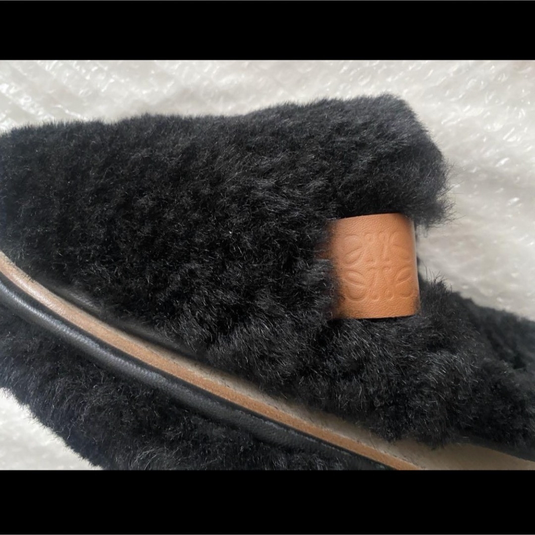 LOEWE(ロエベ)のロエベ LOEWE ムートンサンダル　黒　スリッパ　ミュール　41 メンズの靴/シューズ(サンダル)の商品写真