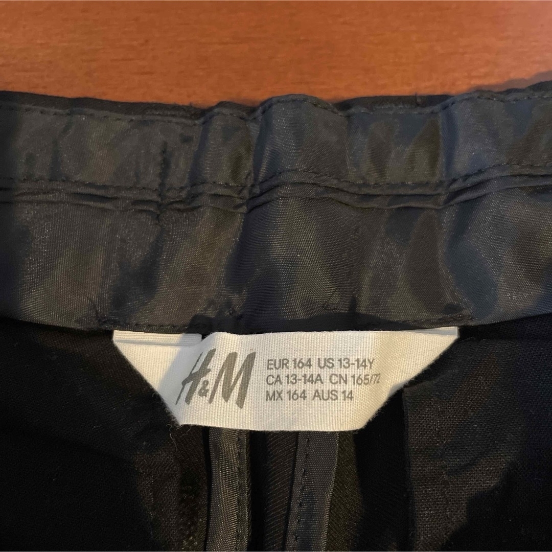 H&M(エイチアンドエム)のH&M スーツセットアップ 上下セット 164 ブラック 黒 ネクタイ キッズ/ベビー/マタニティのキッズ服男の子用(90cm~)(ドレス/フォーマル)の商品写真