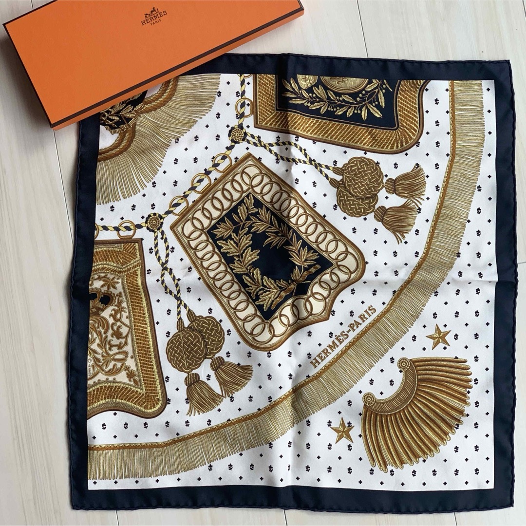 Hermes(エルメス)のエルメス　ガヴロッシュ　カレ45 サーベルの飾袋・デタイユ レディースのファッション小物(バンダナ/スカーフ)の商品写真