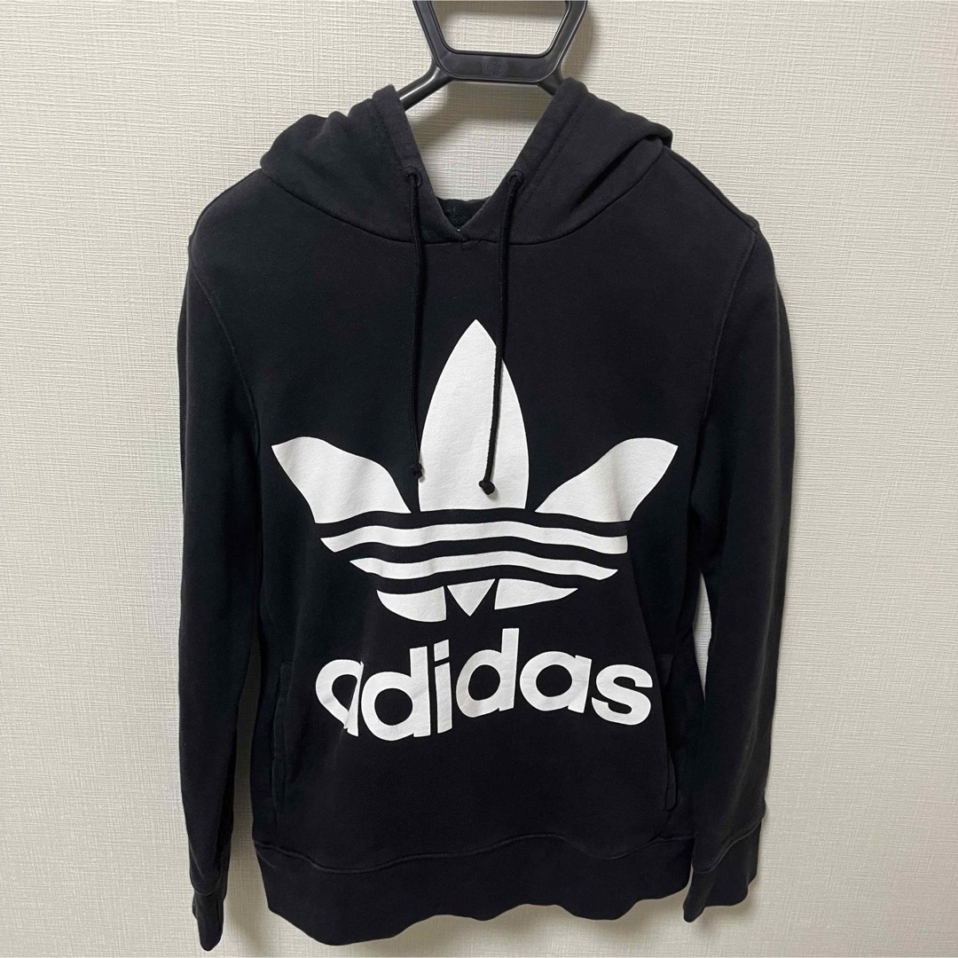 adidas(アディダス)の【adidas】　 アディダス　黒　パーカー　XSサイズ レディースのトップス(パーカー)の商品写真