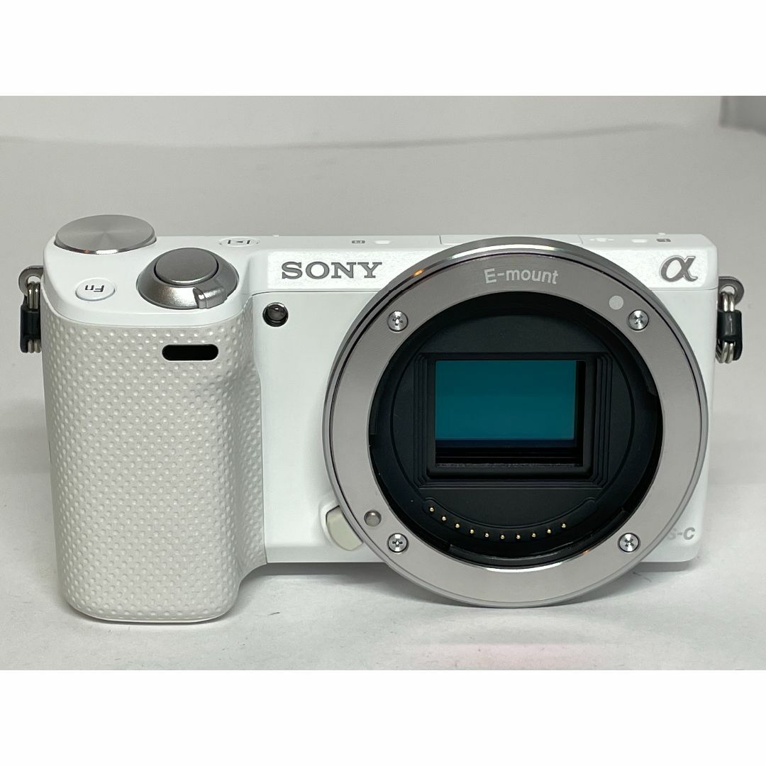 SONY(ソニー)の僅か40ショット ソニー α NEX-5T ボディ ホワイト スマホ/家電/カメラのカメラ(ミラーレス一眼)の商品写真