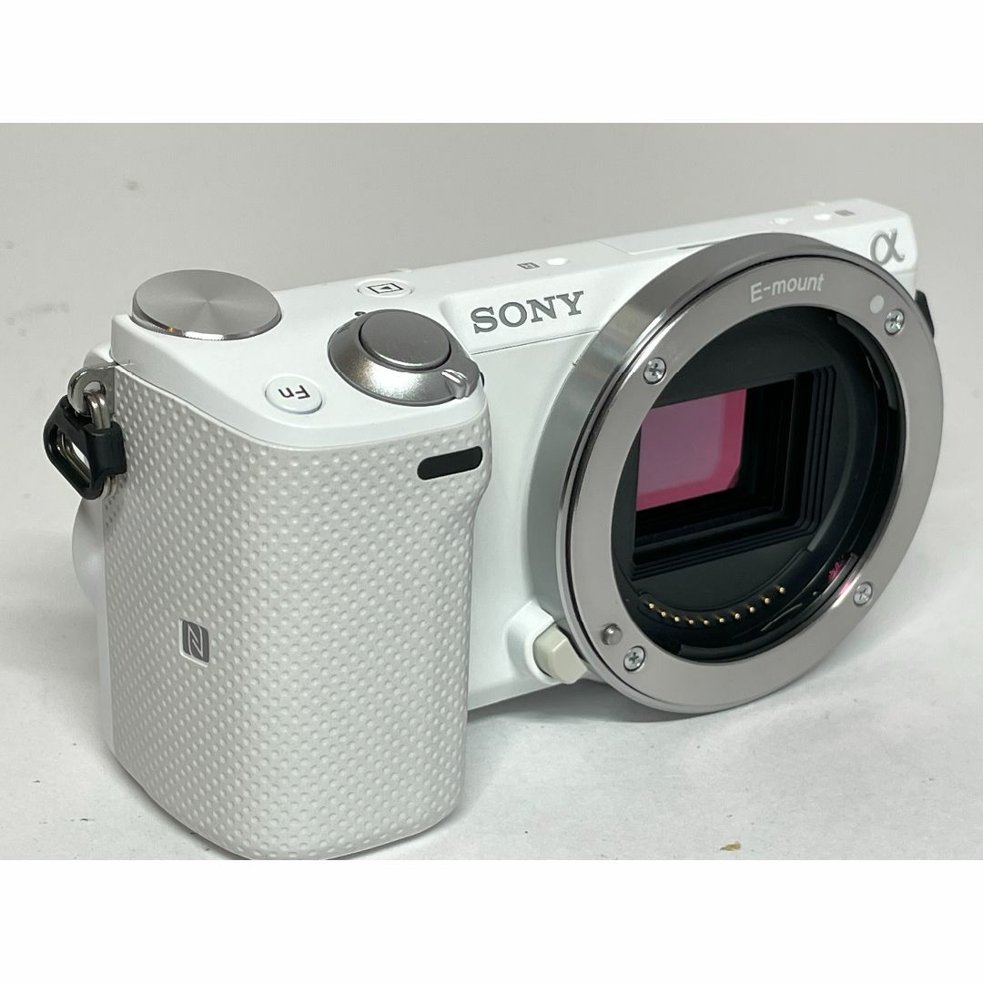 SONY(ソニー)の僅か40ショット ソニー α NEX-5T ボディ ホワイト スマホ/家電/カメラのカメラ(ミラーレス一眼)の商品写真